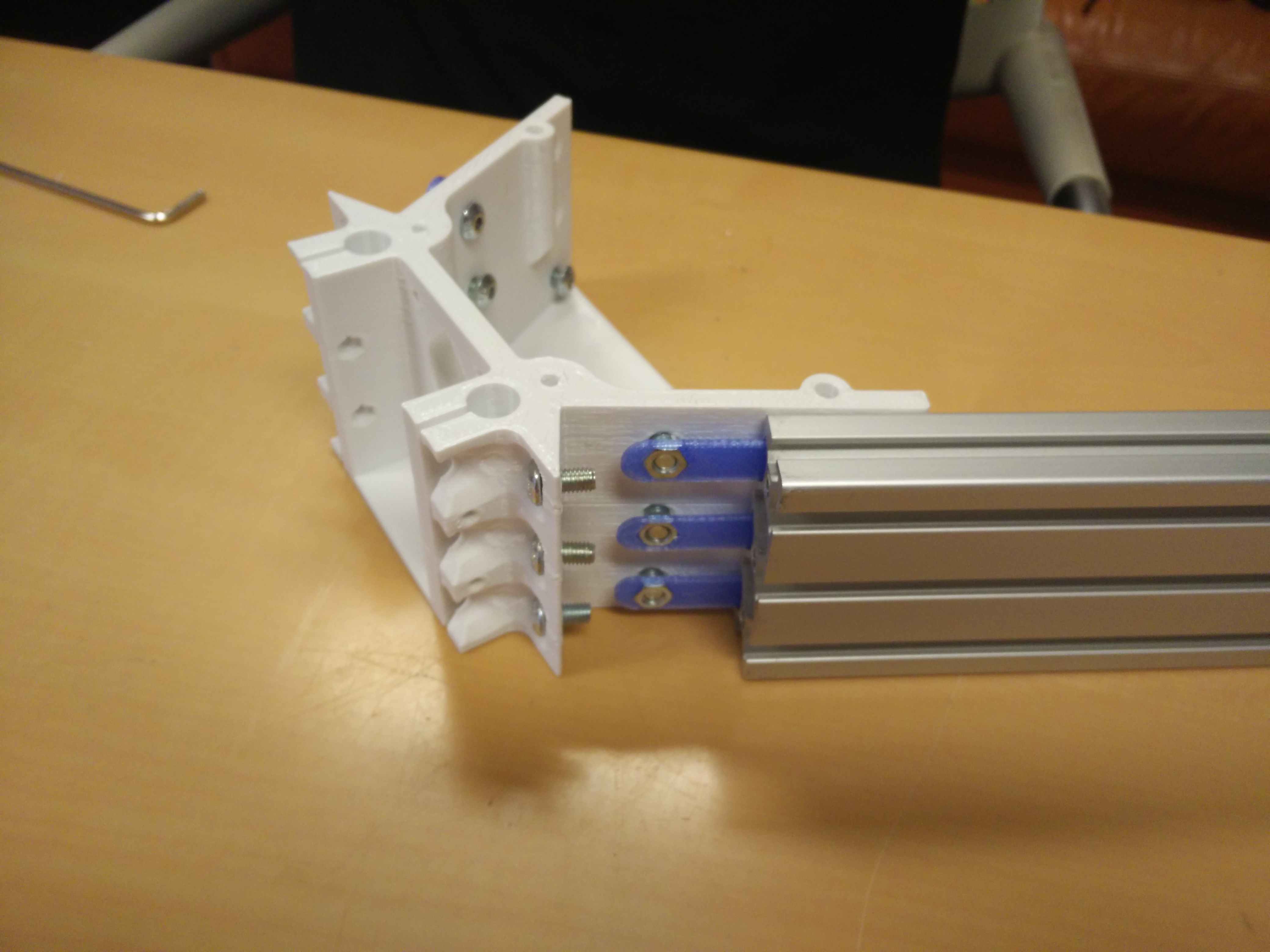 Image of 2060 with loose nuts