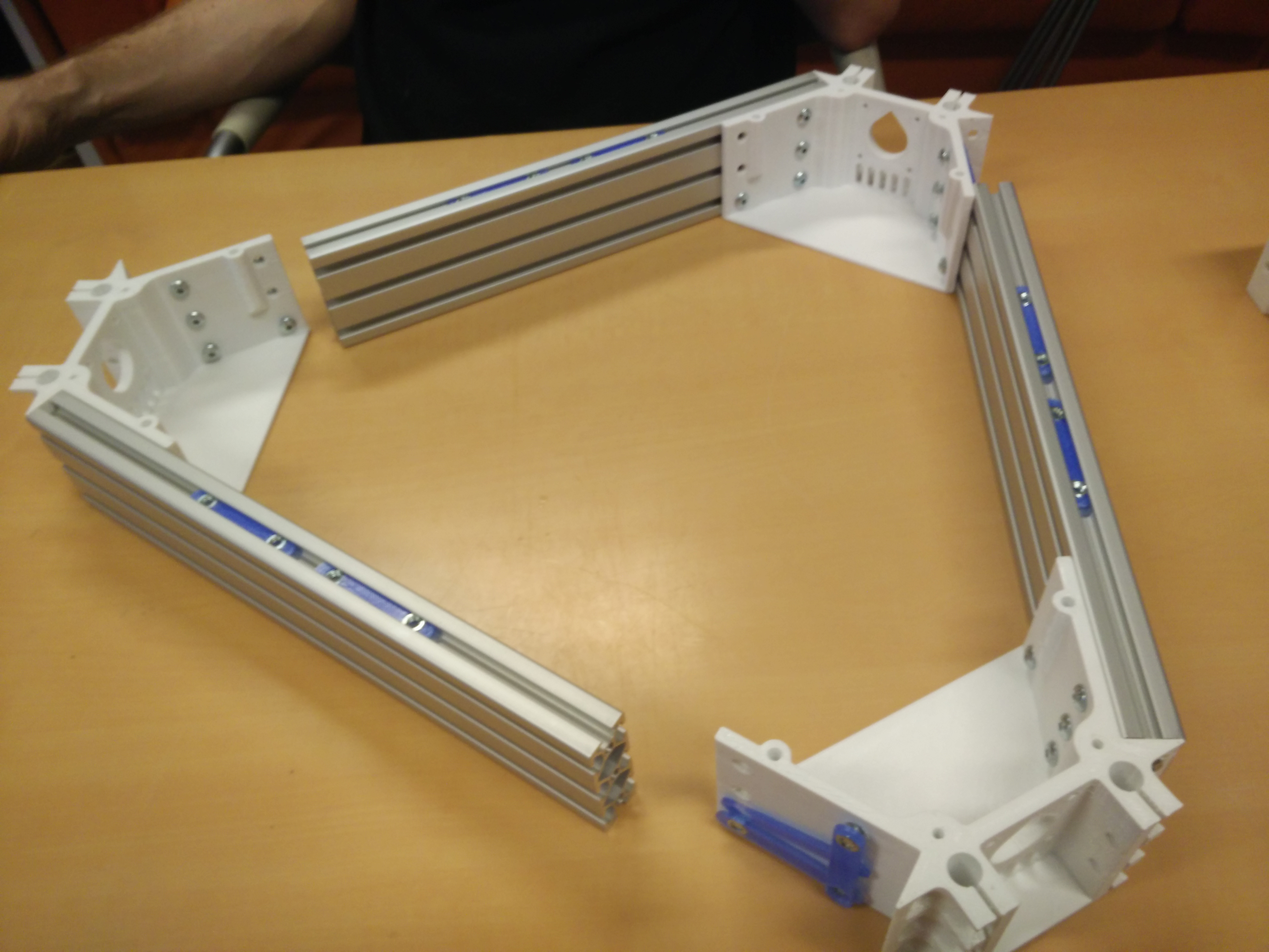 image of aluminium extrusions in bottom vertex