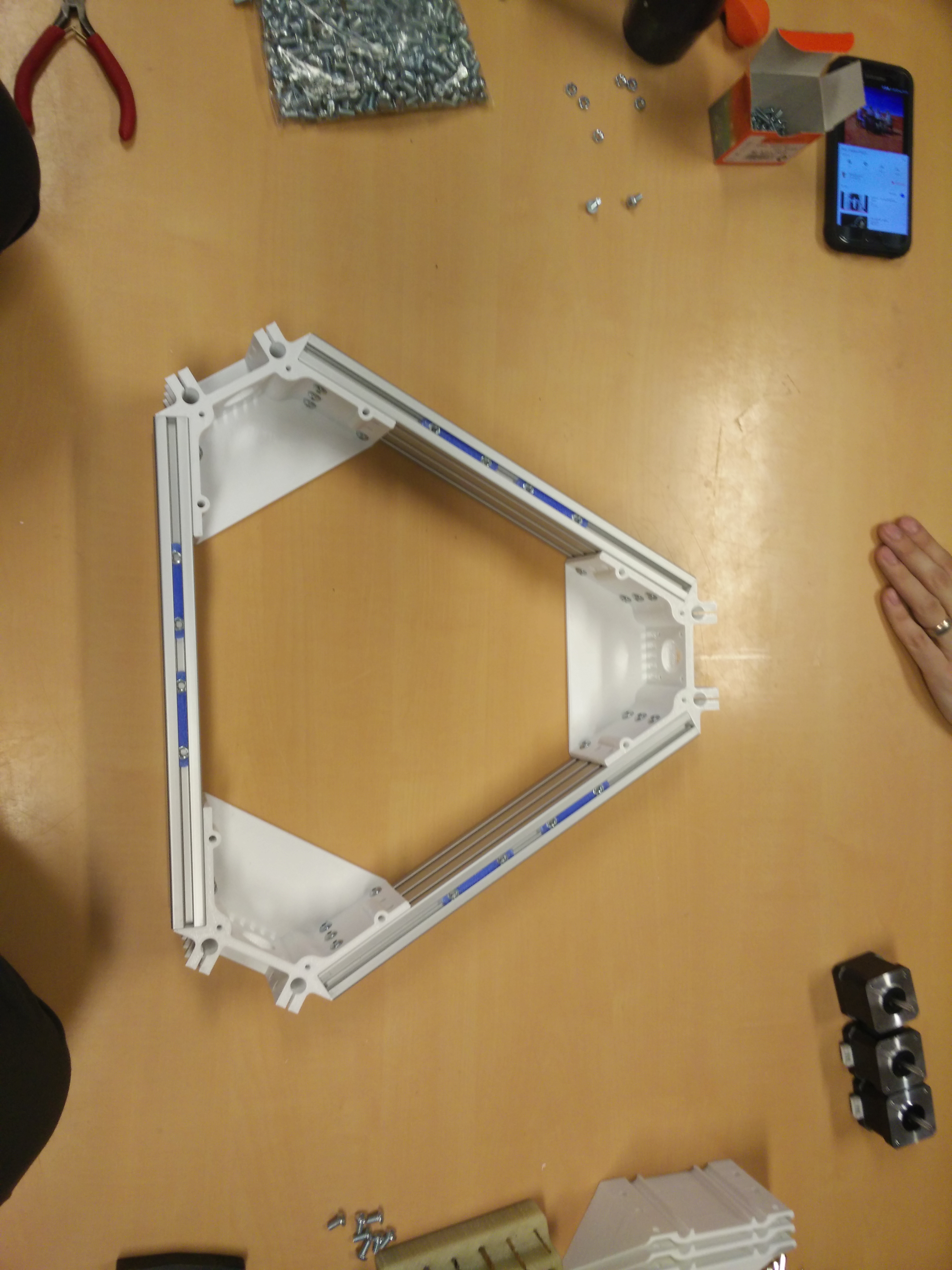 image of aluminium extrusion mounted with the 3xM5 bolts